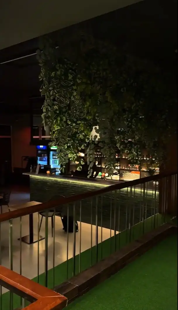 Bāra zona ar augu sienu