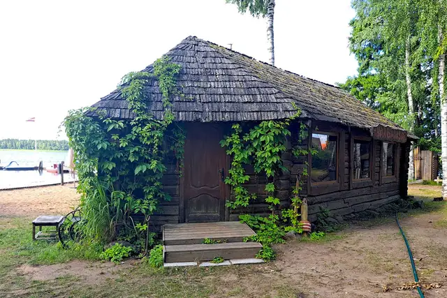Lielā koka lapene SAULRIETS