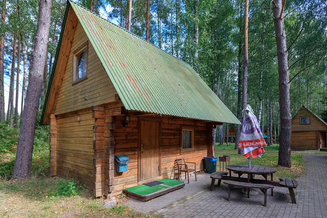 Koka māja ar lapeni